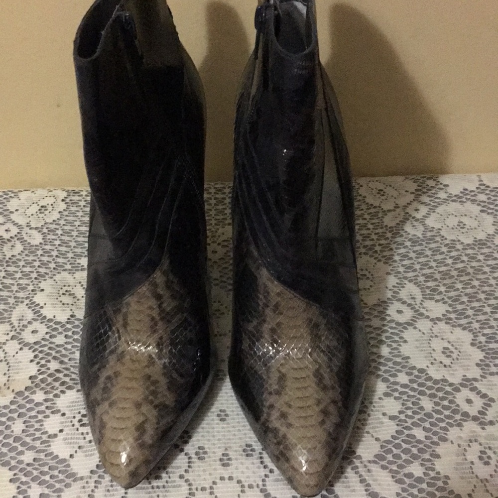 Carlos Short and Sassy Boots $15.00 Size 10M